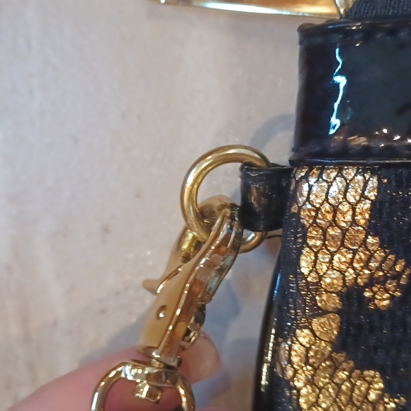 Betsey Johnson Black/Gold Wristlet - Picture 8 of 8